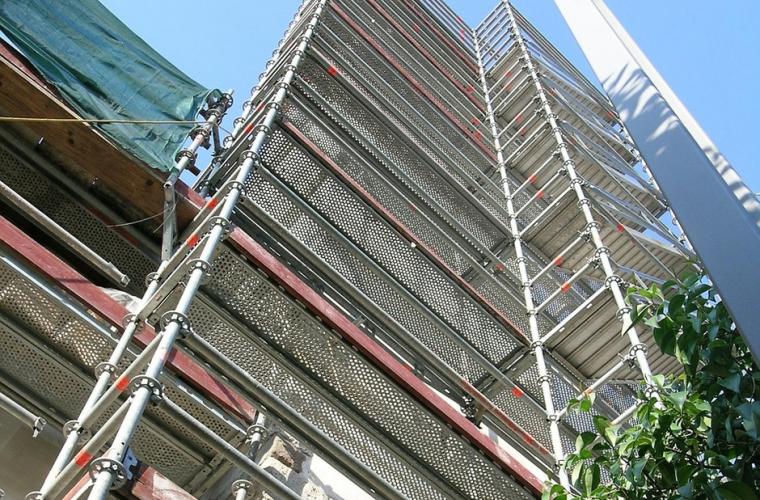 Scaffold on a block of flats 